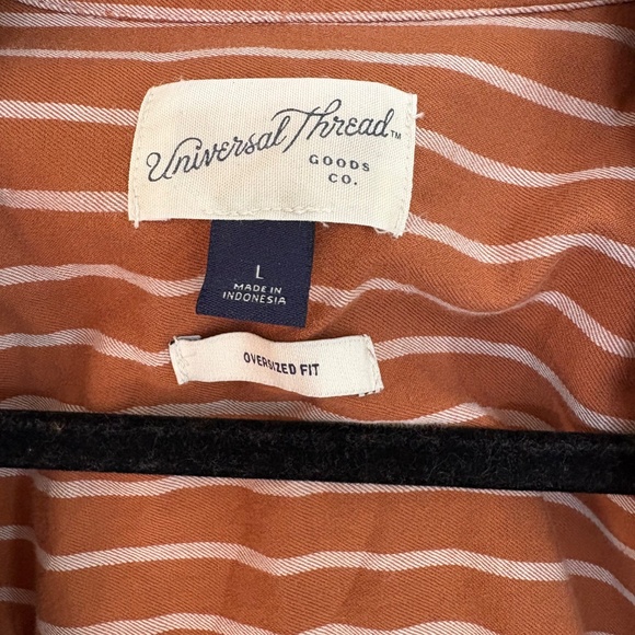 Universal Thread Large Oversized Button Down - Picture 3 of 3